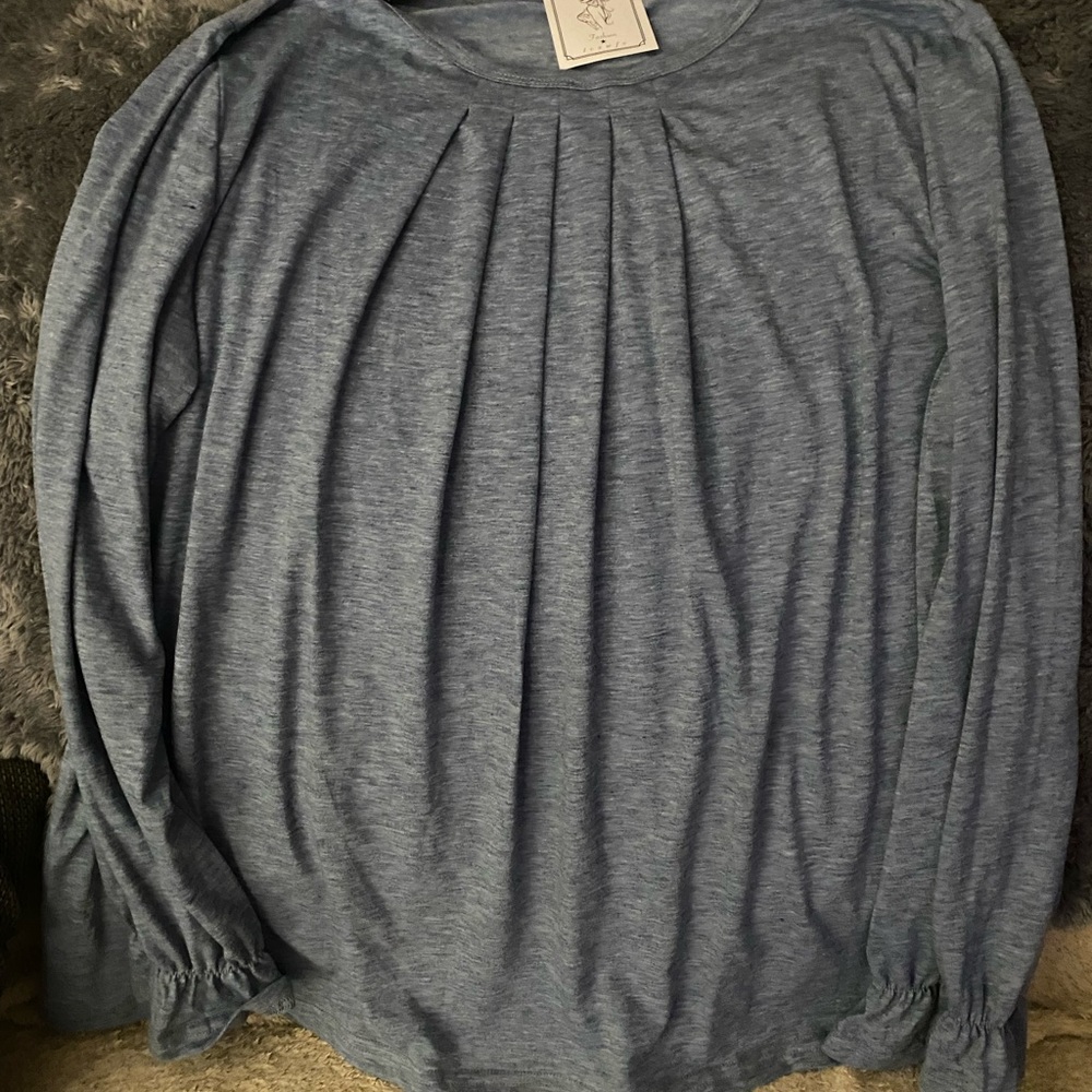 Beautiful Blue long sleeve shirt with bell sleeves.  Size 2XL